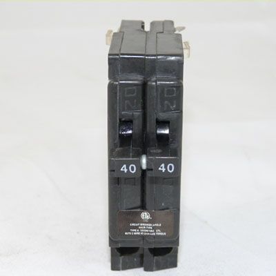 NEW IN  BOX Crouse Hinds MH240 Circuit Breaker 40 Amp LEFT AND RIGHT HOOK A240 